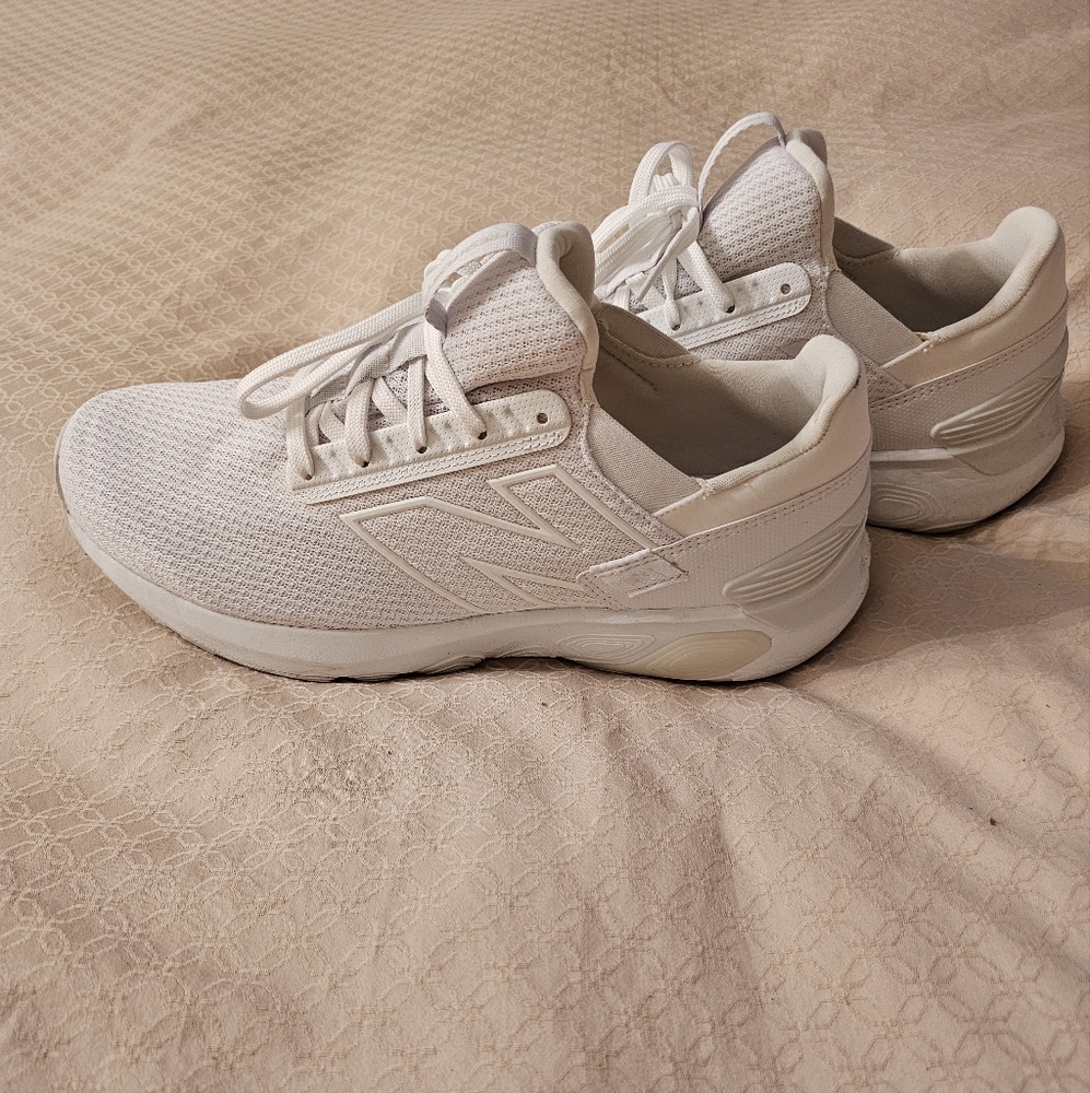 New Balance White Cushioned Low-Top Sneakers for Comfort Size 11